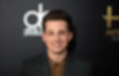 Banyak Kasus Musisi Terluka, Charlie Puth Minta Penggemar Jangan Lempar Barang!