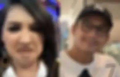 Netizen Geger Mona Ratuliu Foto Bareng Gunawan Sudrajat, Kaget dengan Penampilan Keduanya yang Nampak Seumuran: Ngemilin Formalin Gitu Ya?
