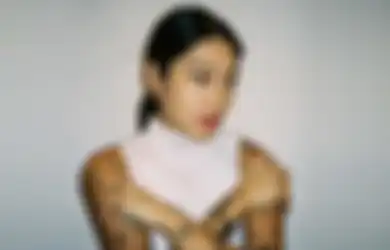 5 Outfit Kasual Kece Peggy Gou, DJ Viral di TikTok Mirip Chef Renatta