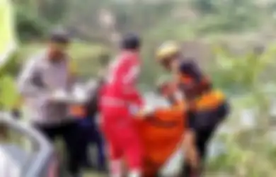 Dukun yang Ajak 3 Pasiennya Jalani Ritual Maut Sampai Tewas di Danau Quarry Bogor Jadi Tersangka, Kakak Korban: Dia ke Sana Pakai Peci Putih