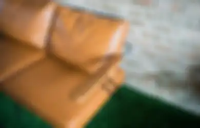 Murah Meriah! Berikut Cara Mengatasi Sofa Kulit yang Lecet dengan Gunakan Petroleum Jelly