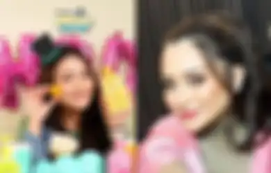Janda Sule Senyum Semringah Promosikan Skincare, Netizen Tega Sebut Nathalie Holscher Kelihatan Tua: Lebih Muda Kalo Berhijab