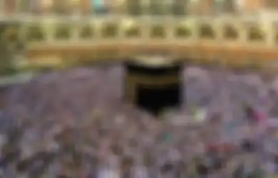 Dijemput Polisi Usai Pulang dari Ibadah Haji, Wanita Ini Diduga Punya Bisnis Haram di Warung Makan Miliknya