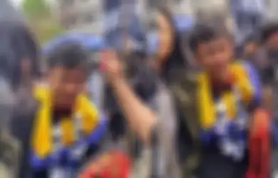 Lulus setelah Kuliah 14 Semester, Mahasiswa Abadi Menangis Tersedu-sedu hingga Viral di TikTok