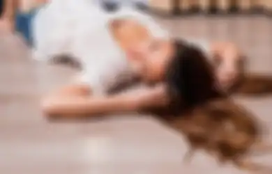 Ternyata Tidur di Lantai Datangkan 7 Manfaat Ini Buat Kesehatan Kita