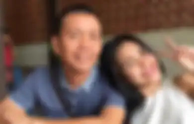 Borong Baju di Pasar Tanah Abang, Aksi Ayu Ting Ting dan Ayah Rozak Disorot, Singgung Soal 1 Keinginan Suami Umi Kalsum