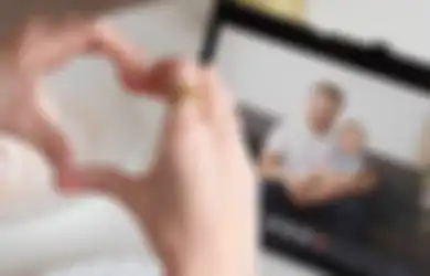 11 Ide Hadiah untuk Pasutri yang Jalani Long Distance Marriage, Ampuh Jaga Keromantisan Meski Jarak Jauh