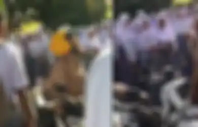 Viral Video Ibu Guru Dibully Puluhan Siswa SMA, Kunci Motor Diambil hingga Disoraki 'Gak Bisa Pulang', Endingnya Pilih Memafkan