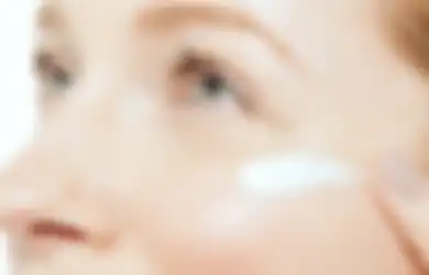 Selain Eye Cream, 5 Skincare Ini Enggak Boleh Kena Bagian Bawah Mata