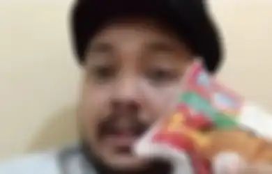 Viral Pria Temukan Kejanggalan Berupa Tulisan Aneh di Bungkus Mie Instan, Pihak Perusahaan Langsung Beri Tanggapan