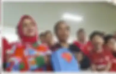 Aksi Lucu Jan Ethes Terekam Kamera Saat Temani Presiden Jokowi  Nonton Timnas Indonesia di Stadion Manahan Solo