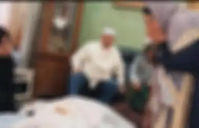 Innalillahi Wa Innailaihi Rojiun, Latief Sitepu Pesinetron Tukang Bubur Naik Haji Berduka, Cuma Bisa Tertunduk Lihat Jenazah Istrinya