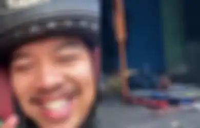 Video Driver Ojol Nangis Lihat Penjual Raket Tertidur di Pinggir Jalan Viral di TikTok, Pilu Lihat Dagangan Tak Laku