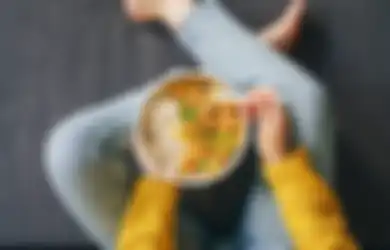 Hindari Mengonsumsi 5 Makanan Ini saat Makan Siang. Bikin Ngantuk!