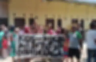 Diduga Jadi Tempat Bisnis Esek-esek, Emak-emak Gerebek hingga Segel Paksa Kos-kosan per Jam di Indramayu