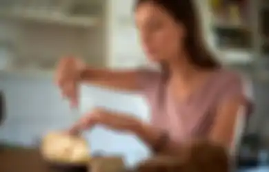 7 Makanan Ini Bikin Kita Susah Tidur di Malam Hari. Mending Hindari!