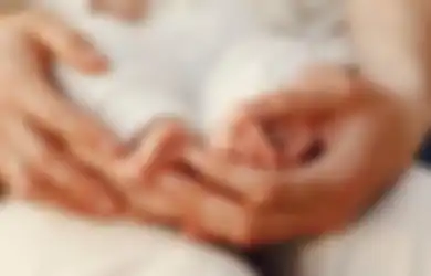 Tak Cuma Lahiran Sendiri di Emperan Toko, ODGJ Ini Juga Sering Mandikan Bayinya di Selokan hingga Suapi dengan Bolu dan Minuman Kemasan