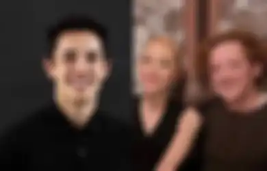 Ariana Grande Resmi Cerai dengan Dalton Gomez, Kini Tinggal Bareng Ethan Slater
