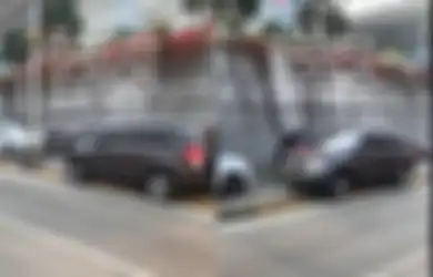 Viral di TikTok Mobil Dinas Polisi Nyangsang di Pembatas Jalan, Netizen Salfok Body Kendaraan Tak Penyok Sama Sekali: Ampe Bingung