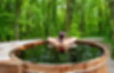 Arti Mimpi Mandi di Tempat Terbuka dan Dilihat Orang, Aib Terbuka?