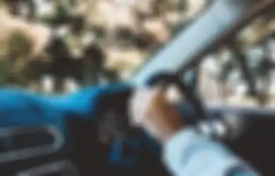 Video Tukang Parkir Naik Mobil Viral di TikTok, Netizen Heboh: 2024 Jadi Tukang Parkir Aja