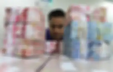 Arti Mimpi Dikasih Uang Kertas Menurut Primbon Jawa, Banjir Rezeki?