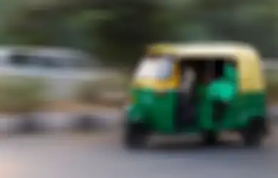 15 Tahun Jadi Sopir Bajaj, Kisah Unik Hendi Mulai dari Diajak Nikah, Kantongi Tip Ratusan Dolar sampai Penumpangnya Melahirkan Ini Viral di TikTok