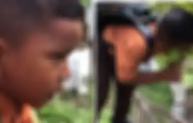 Viral di TikTok Bocah SD Curhat di Makam Ibu, Minta Izin untuk Masuk ke Pondok: Adek Doain Mamak dari Pesantren ya