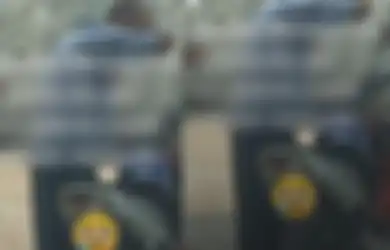 Viral di TikTok Pria Tua Menangis di SPBU, Ternyata karena Hal Pilu Ini