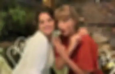 Selena Gomez Dikabarkan Agak Khawatir dengan Hubungan Taylor Swift dan Travis Kelce, Kenapa?