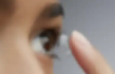 Awas Kena Keratitis karena Kelamaan Pakai Softlens. Kenali Gejalanya!