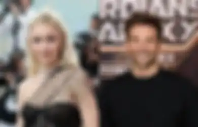 Makin Terang-terangan, Gigi Hadid Cium Bradley Cooper Saat Dinner Bareng