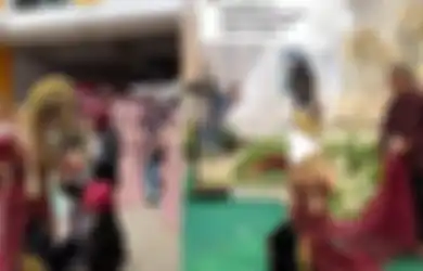 Bikin Merinding! Pengantin Wanita Menari dengan Luwes Sambil Pejamkan Mata, Diduga Kesurupan Arwah Leluhur