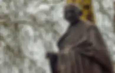 10 Quotes Tentang Cinta dari Mahatma Gandhi, Buat Hidup Makin Bermakna!