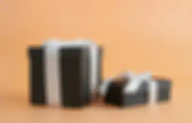 Buat Doi Merasa Diperhatiin, Ini 10 Rekomendasi Hadiah Buat Cowok yang Kerja di Bank, Dijamin Bermanfaat!