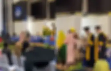 Momen Ibu Gantikan Wisuda Anak yang Telah Meninggal Viral di TikTok, Pilu Cuma Bisa Bawa Foto sang Buah Hati