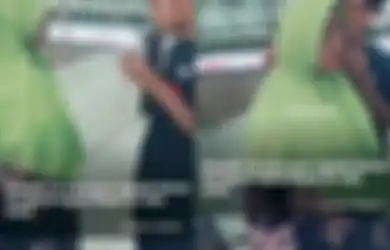 Viral Pemuda Ajak Ibu Jalan, Kasih Kejutan Kalung Emas, Netizen: Subhannallah