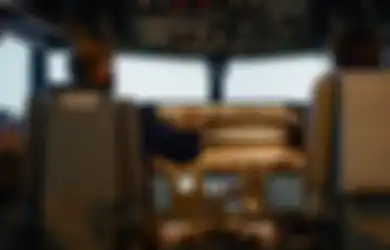 6 Inspirasi Hadiah Terbaik untuk Pasangan yang Berprofesi sebagai Pilot, Doi Makin Sayang!