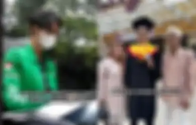 4 Tahun Kuliah Sambil Kerja Jadi Driver Ojol, Kisah Pria Ini Viral di TikTok, Berhasil Wisuda Bikin Ortu Bangga