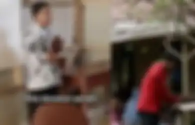 10 Tahun Jadi Guru Honorer, Pria Ini Bangun Sekolah Gratis dengan Modal Jual Sapu Ijuk