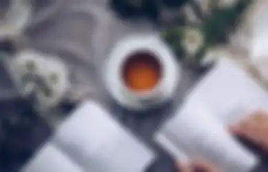 10 Rekomendasi Hadiah Unik dan Berguna untuk Teman yang Doyan Membaca Buku