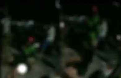 Marahan sama Ayang, Wanita Tantrum Guling-guling di Jalan, Pak Ojol Ikut Bingung hingga Minta Bantuan Polisi