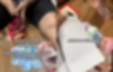 Bukan Uang atau Kertas, Wanita Temukan Benda Ini di Angpao Sumbangan, Videonya Viral!