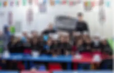 Peduli Pendidikan Indonesia, Elvicto Salurkan Donasi Kepada Sekolah Alternatif Anak Jalanan