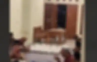 Mendadak Diserbu Ribuan Laron, Video Jamaah Sedang Tahlilan di Rembang Ini Viral di TikTok