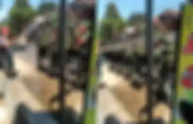 Seorang Warga Pede Siram Wajah Para Rombongan TNI yang Lewat di Kampungnya, Seret Sosok Komandan Saat Ditanya Alasannya