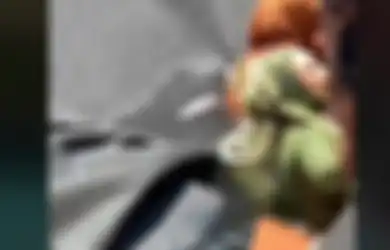 Lagi Asyik Foto Bareng Tamu, Video Pengantin yang Mendadak Nyemplung ke Kolam Ini Viral di TikTok