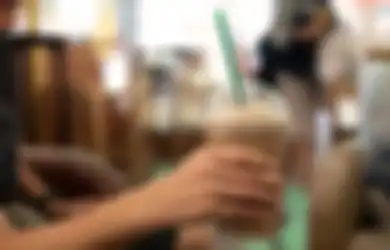 7 Cara Biar Bisa Berhenti Beli Minuman Kopi di Kafe. Jadi Hemat!