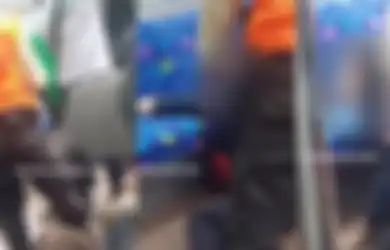 Videonya Kejang-Kejang di Lantai Kereta Viral, Penumpang KRL Ini Diduga Kesurupan, Pihak KCI Ungkap Fakta Sebenarnya