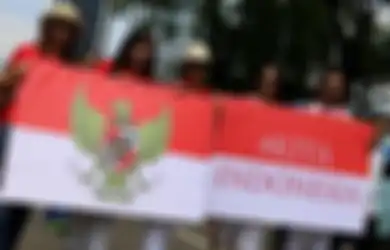 Apa yang Dilakukan Jika Menemukan Masyarakat yang Memiliki Pandangan atau Sikap yang Tidak Sama dengan Adat atau Tradisi Kita?